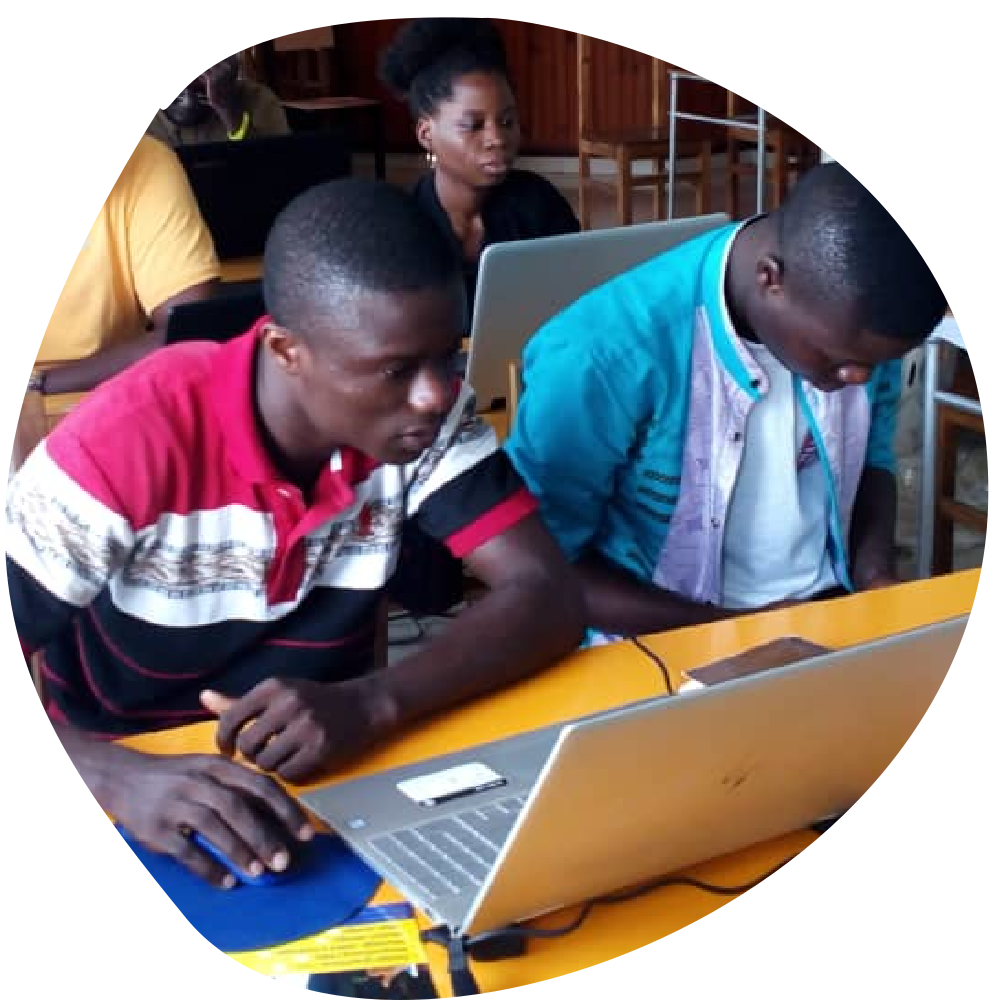 Apprenants WIS AFRICA en séance pratique